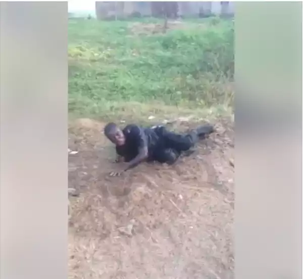 Drunk Security Officer Rolls On The Ground, Gets Humiliated By Residents. Photos/Video
